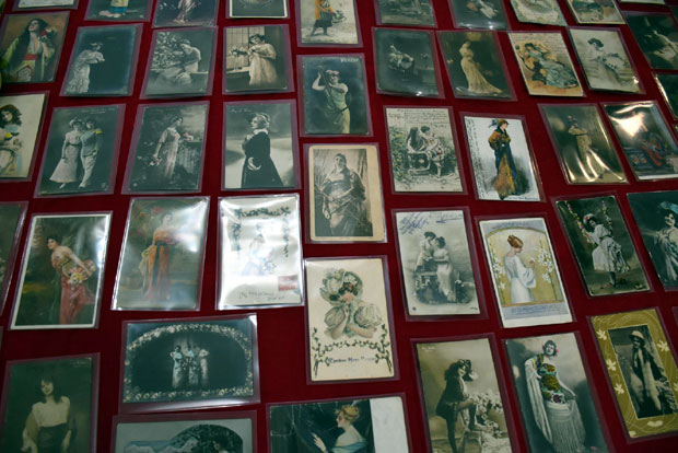 Неке су писане пером и мастилом, старе су и до 140 година и стизале су чак из Америке: Како је из хобија београдске књижевнице настала јединствена збирка